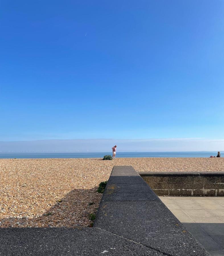 Lovely Bijou Loft Apt, One Road Back From The Sea Apartment Worthing Exterior photo